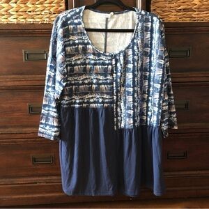 Simple Art to wear, blue tie dye stretch tunic top in size 1x